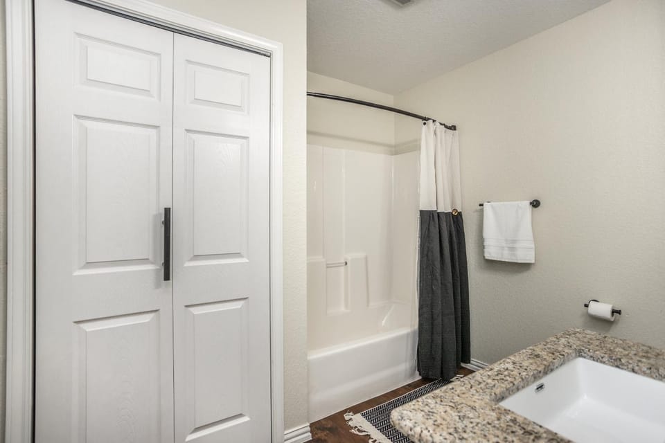 3-bedroom 2 bath With Hot Tub Near Winstar House in Oklahoma
