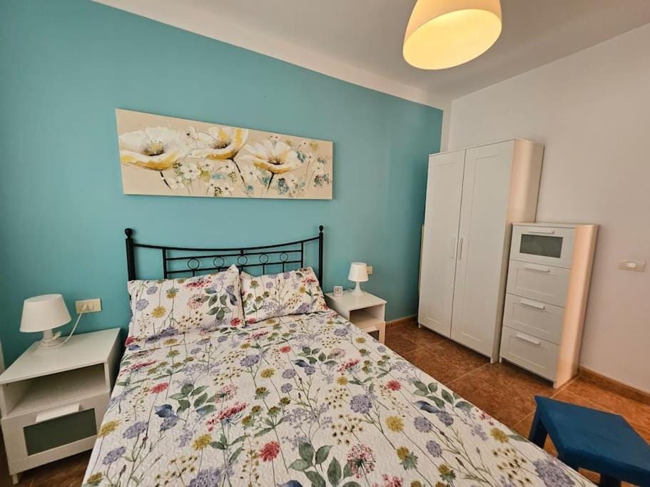Bed, Photo of the whole room, Bedroom, wardrobe
