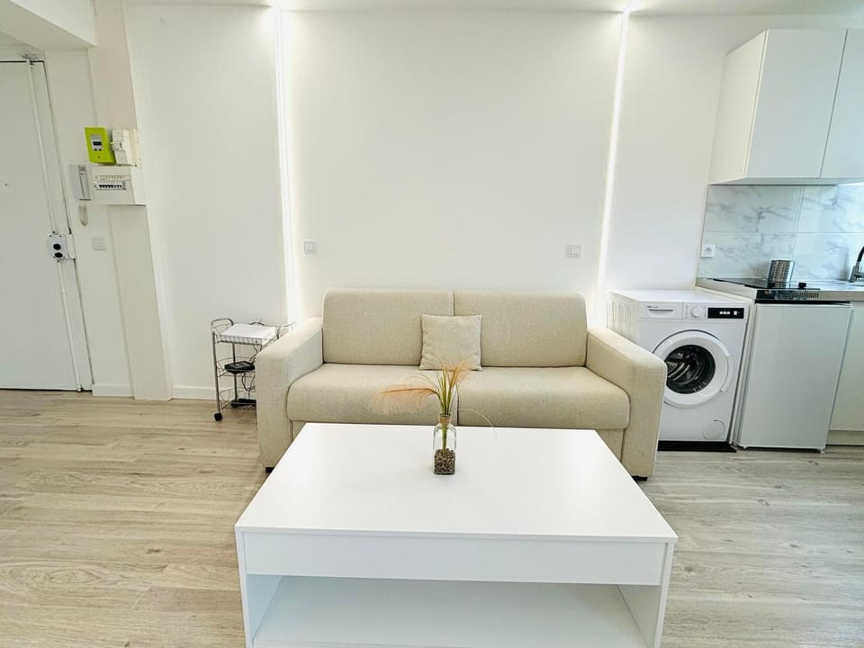 Kitchen or kitchenette, Living room, Seating area, washing machine