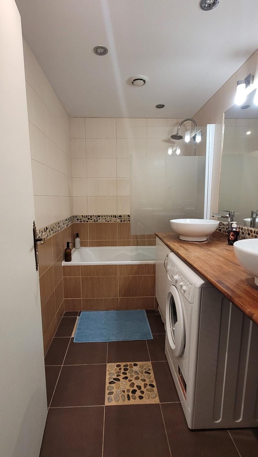 Bathroom, washing machine