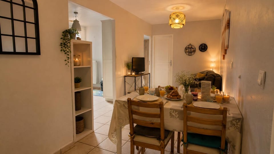 Seating area, Dining area