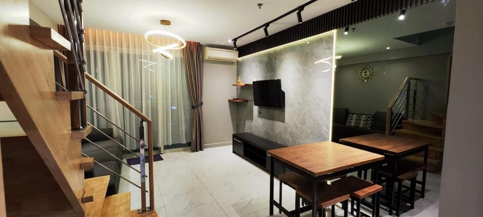 Living room, Seating area, Dining area