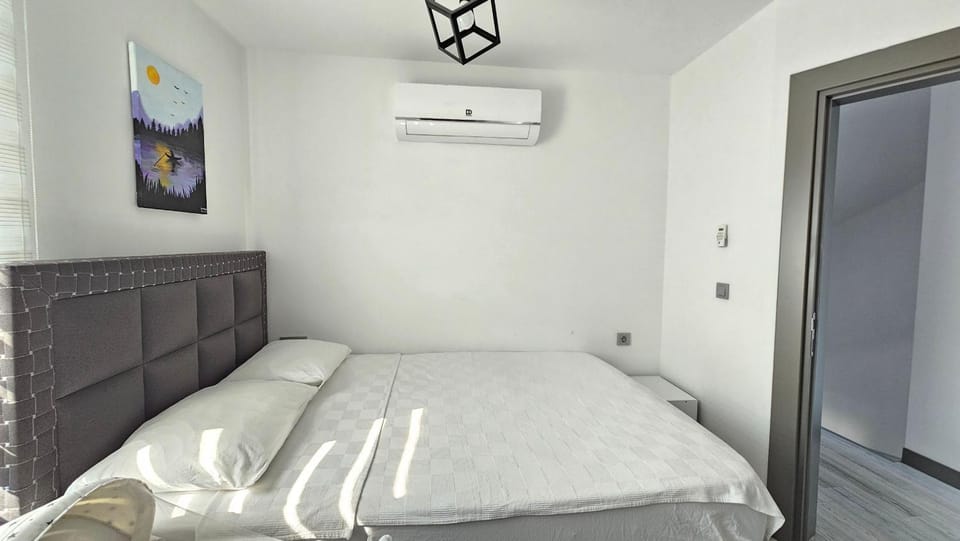Bed, Bedroom, air conditioner
