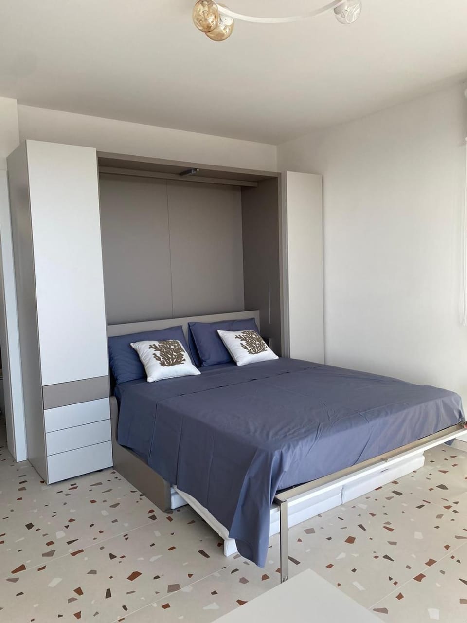 Bed, Photo of the whole room, wardrobe