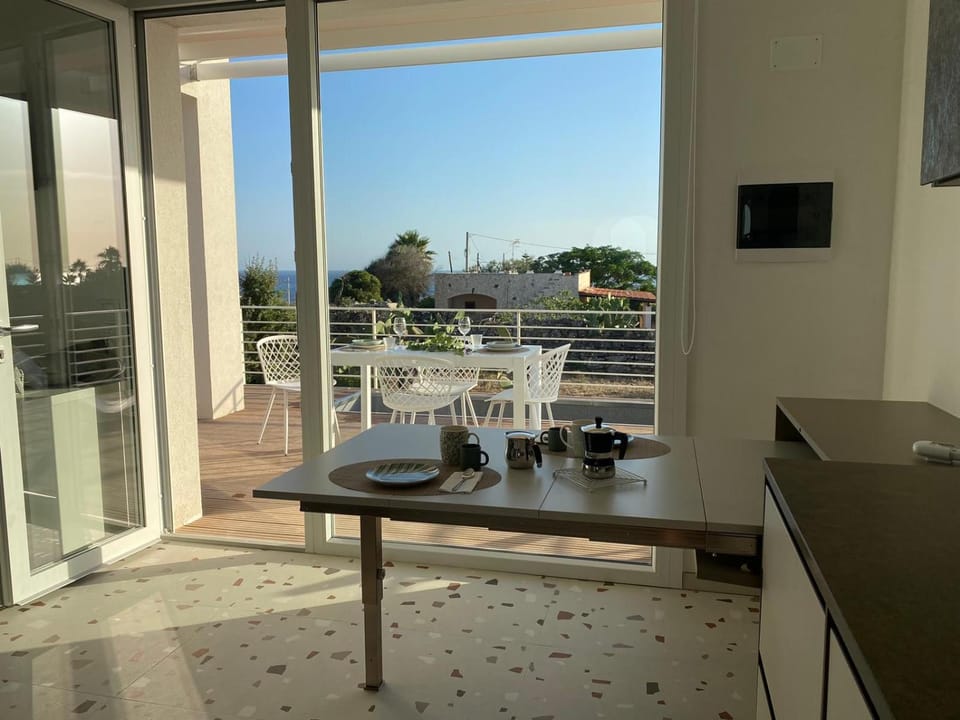 View (from property/room), Kitchen or kitchenette, Dining area