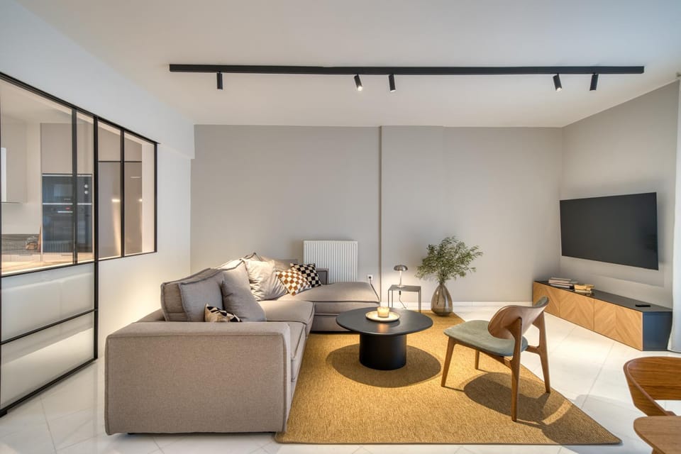 Communal lounge/ TV room, TV and multimedia, Living room, Seating area, Evening entertainment