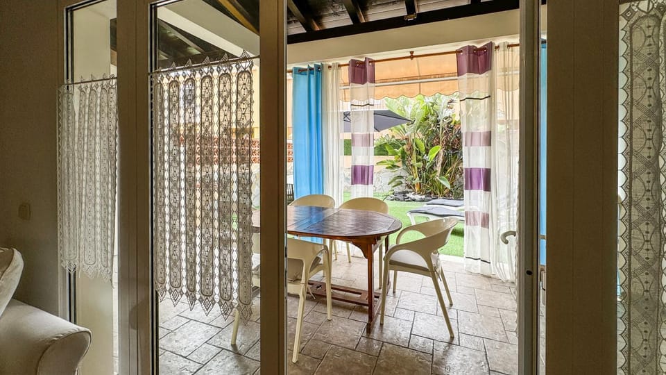Patio, Dining area