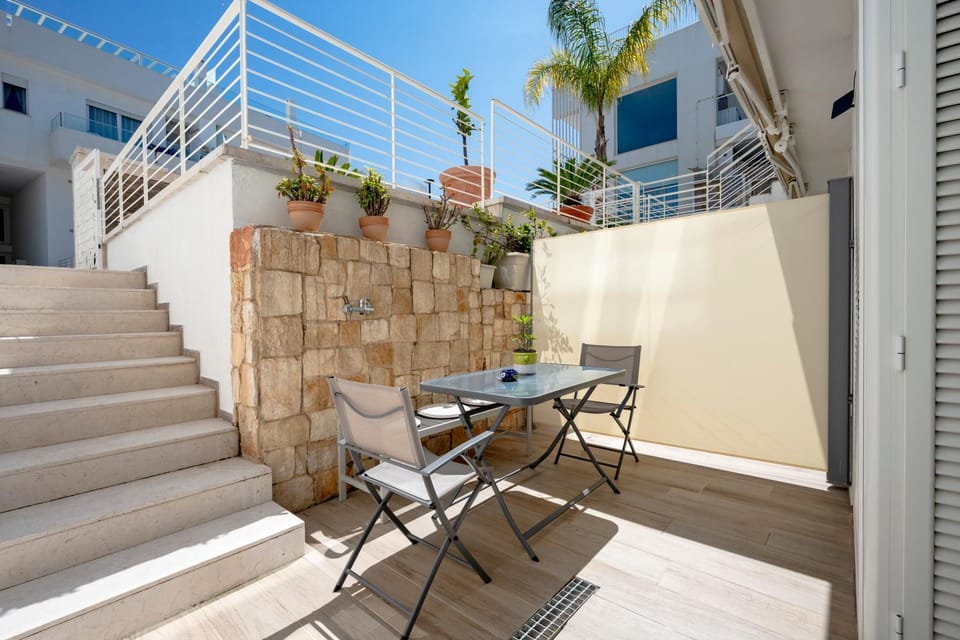 Patio, Day, View (from property/room), Balcony/Terrace, Living room, Dining area
