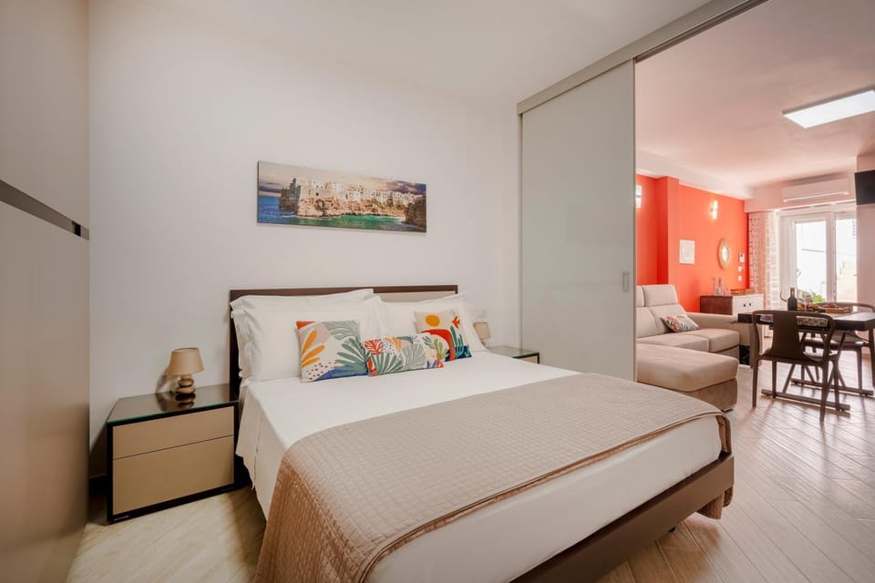 Bed, Living room, Photo of the whole room, Seating area, Bedroom