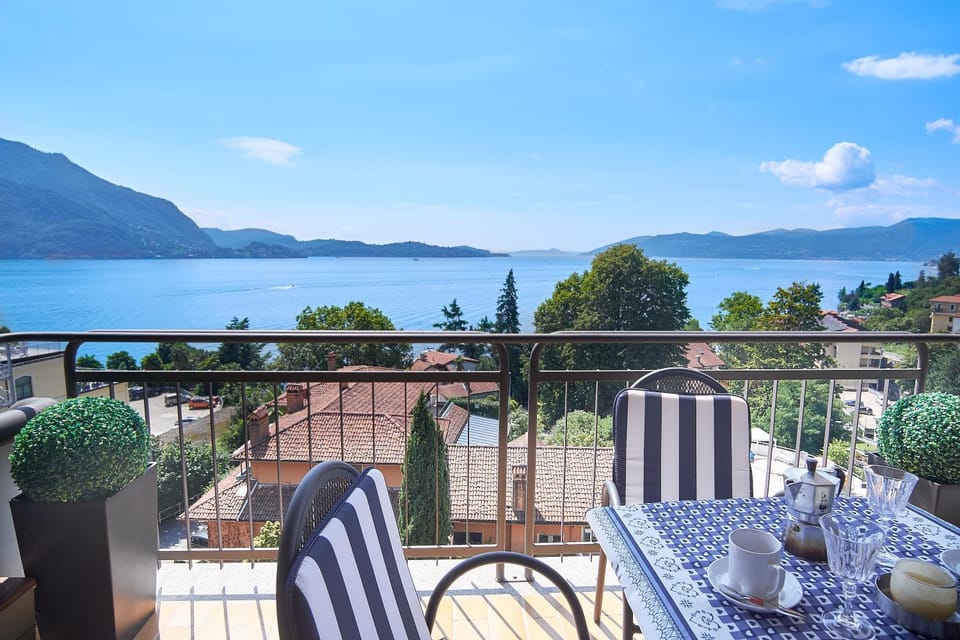 Balcony/Terrace, Lake view