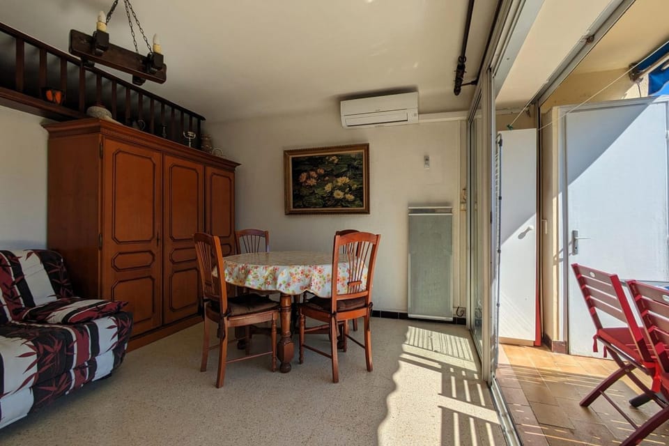 Nice T2 with terrace in Saint-Cyr-sur-Mer Apartment in La Cadière-d'Azur
