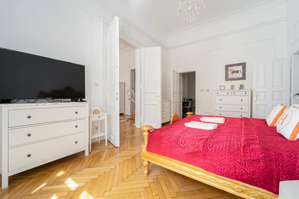 TV and multimedia, Bedroom, wardrobe