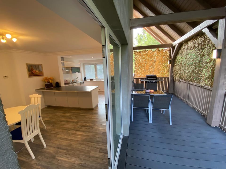 Patio, View (from property/room), Balcony/Terrace, Kitchen or kitchenette, Seating area, Dining area