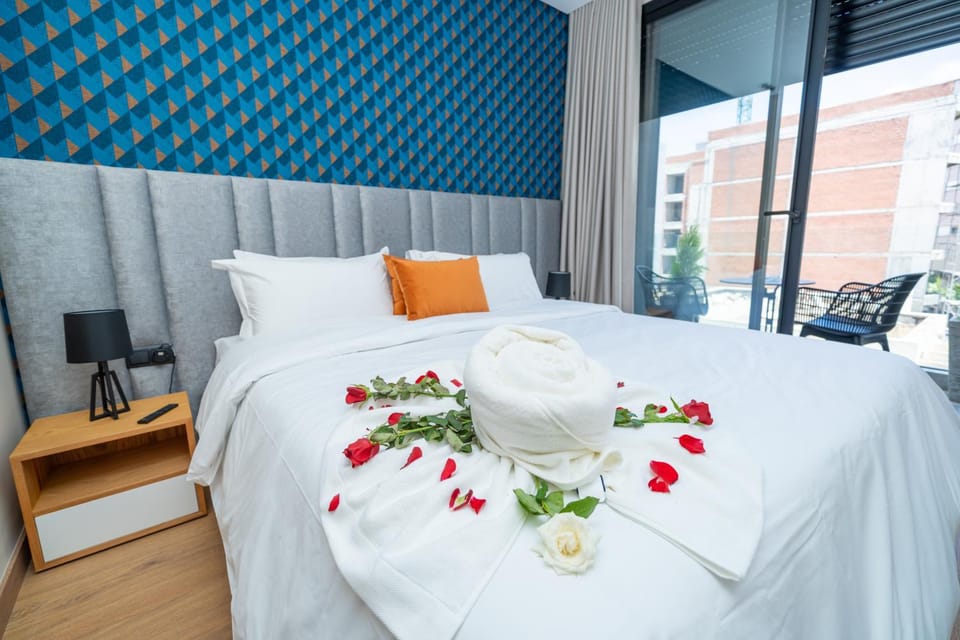 Bed, Photo of the whole room, Bedroom, towels