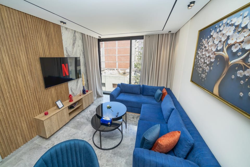 TV and multimedia, Living room, Seating area, Evening entertainment