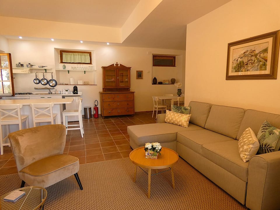 Kitchen or kitchenette, Living room, Dining area