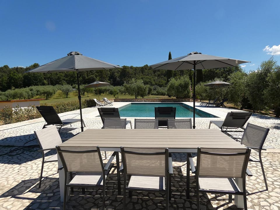 Dining area, Swimming pool, sunbed