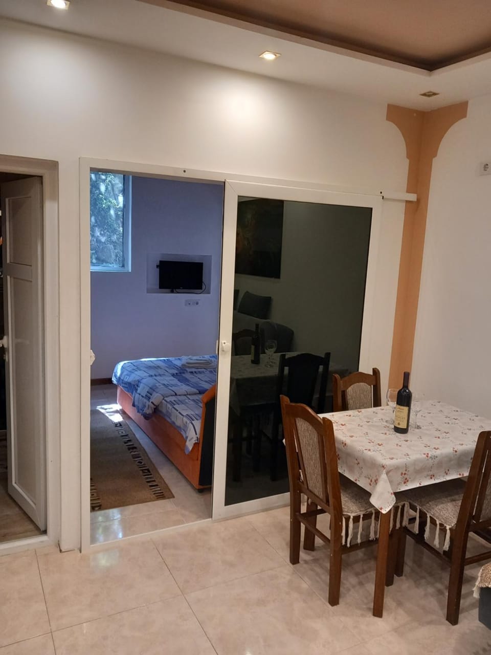 Seating area, Dining area