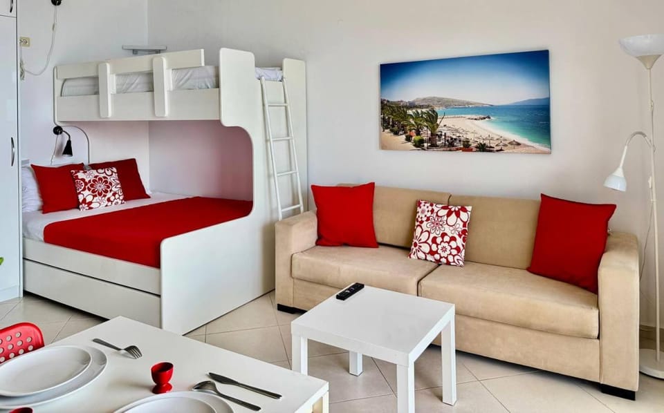 Living room, Seating area, Dining area, bunk bed