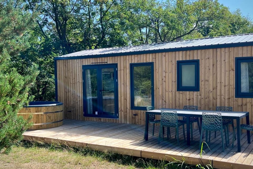 Patio, Spa and wellness centre/facilities