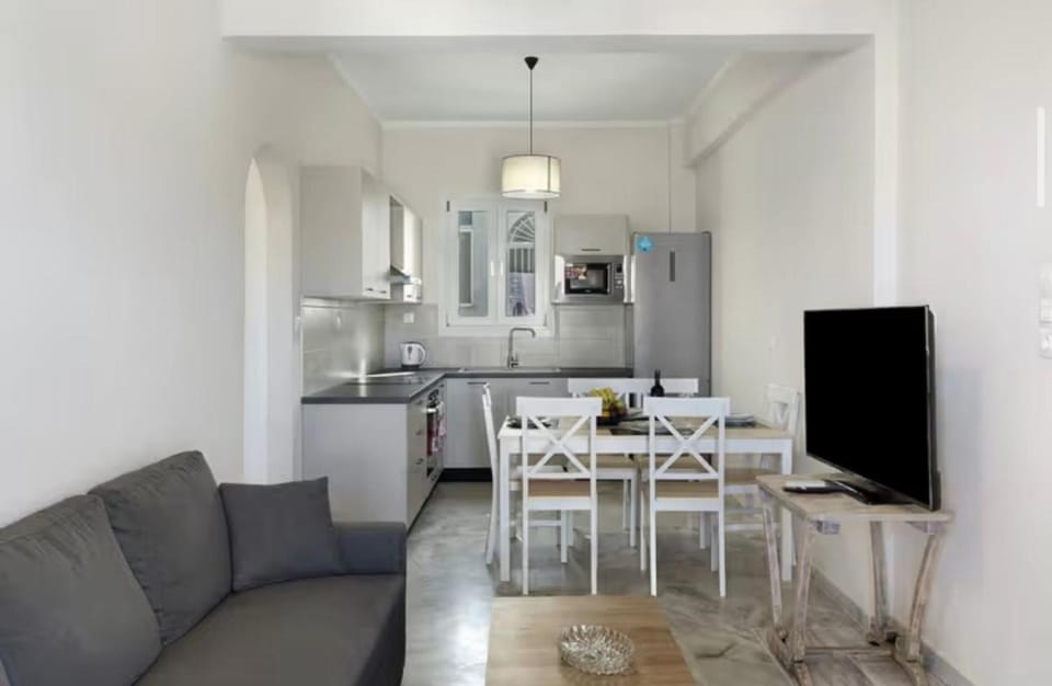 Sunset Realty House in Decentralized Administration of the Aegean