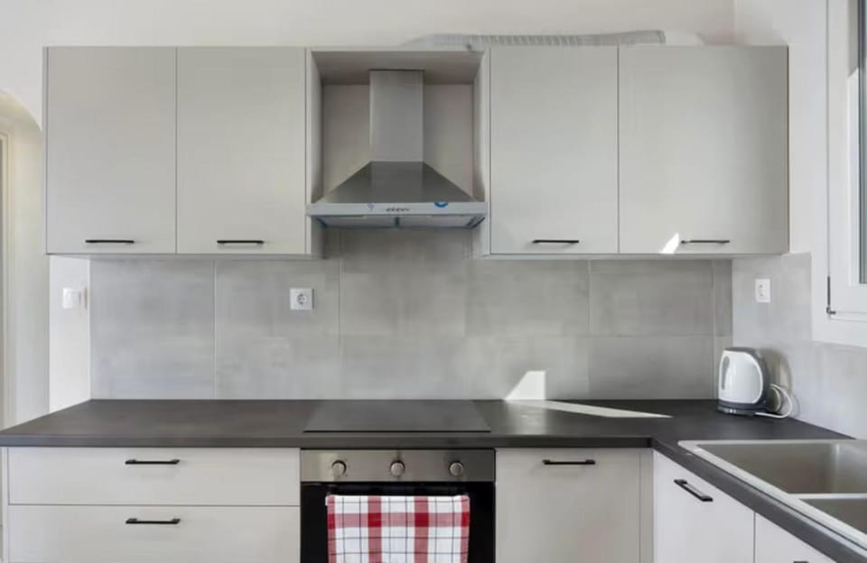 Sunset Realty House in Decentralized Administration of the Aegean