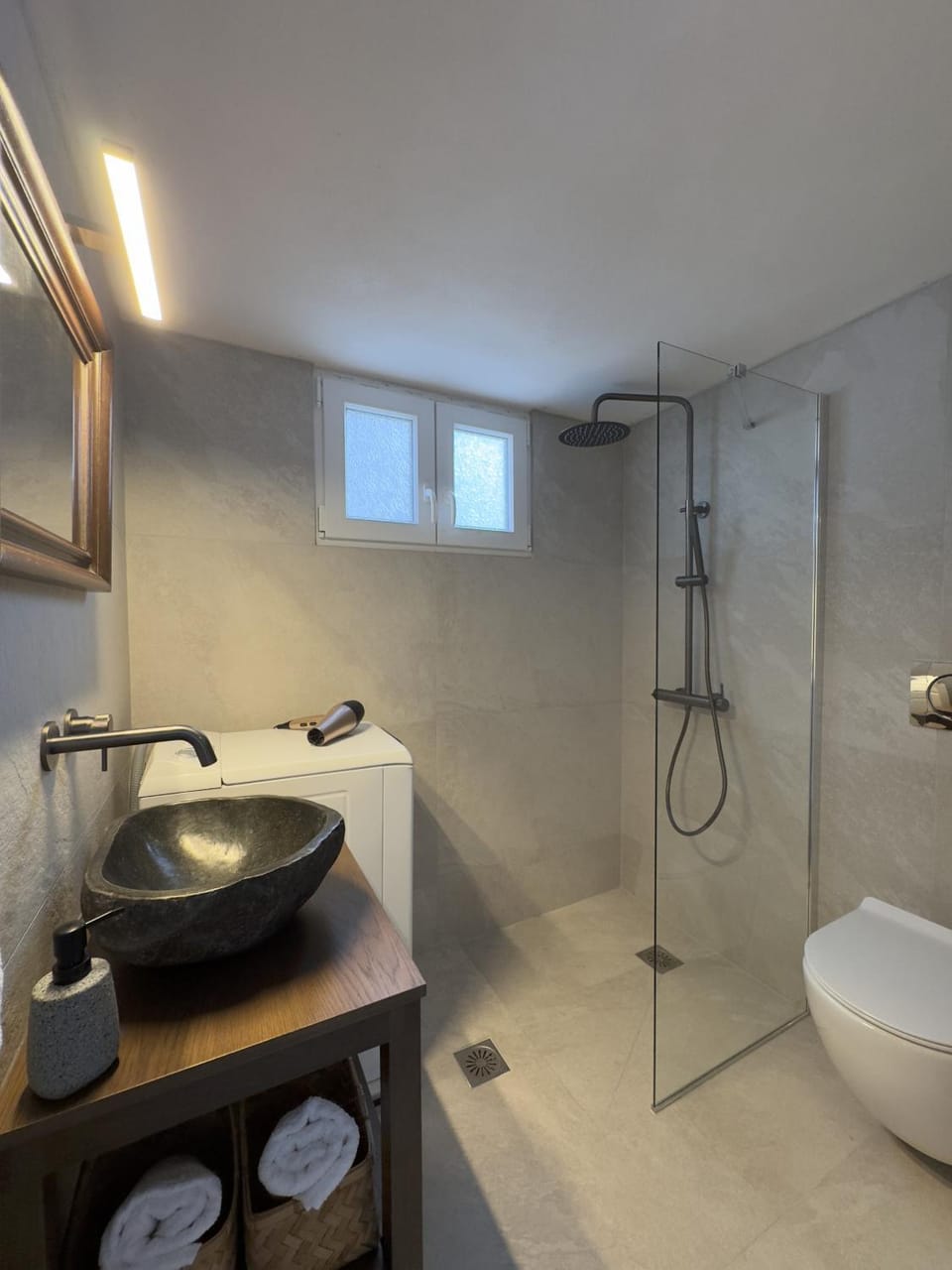 Shower, Toilet, Bathroom, washing machine