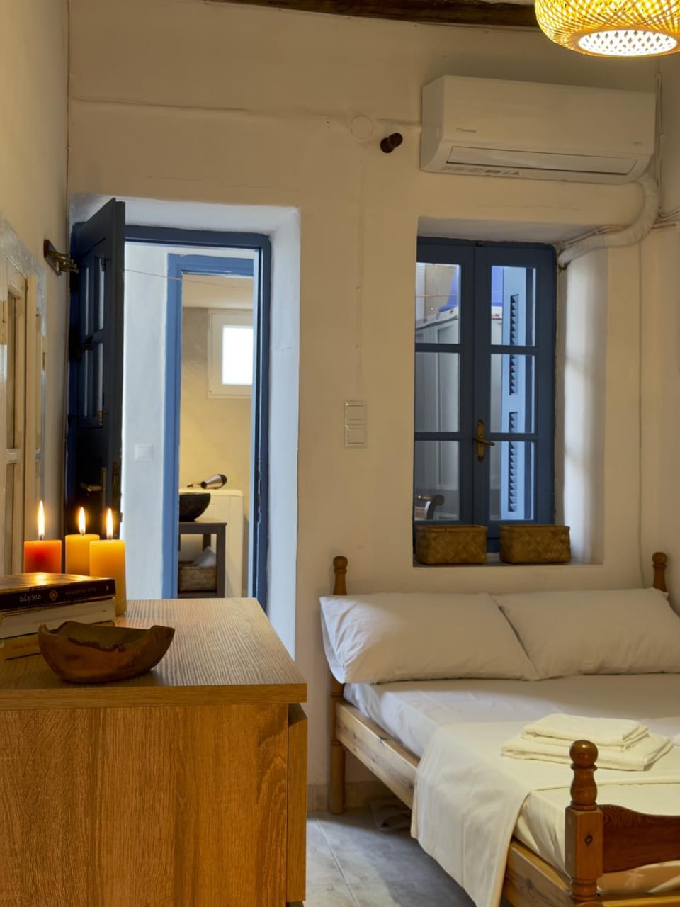 Bed, Bedroom, wardrobe, air conditioner