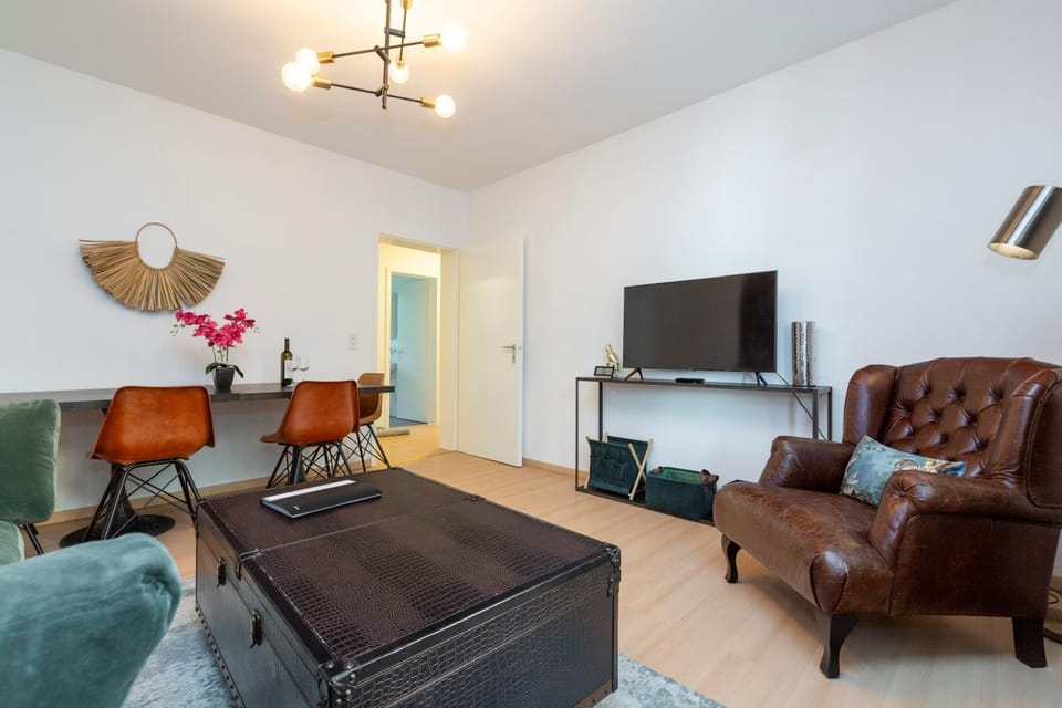 TV and multimedia, Living room, Seating area, furniture