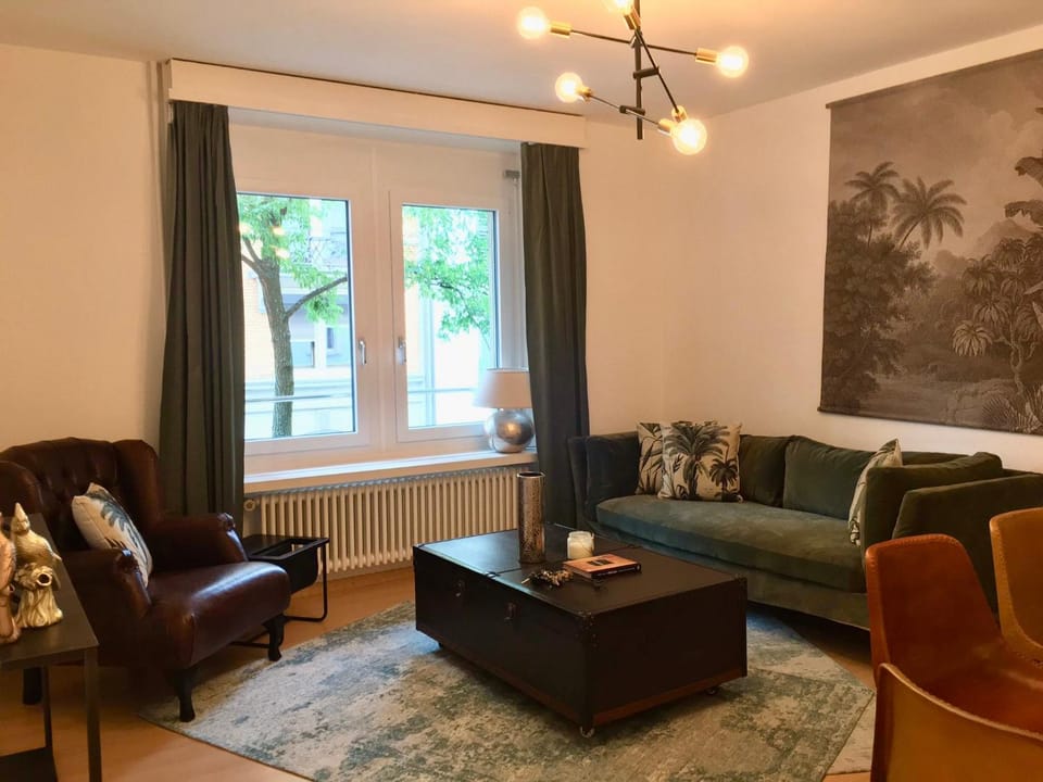Living room, Seating area