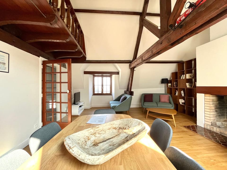 Library, Living room, Seating area