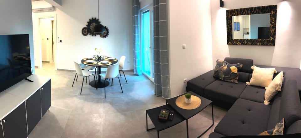 Communal lounge/ TV room, TV and multimedia, Living room, Seating area, Evening entertainment