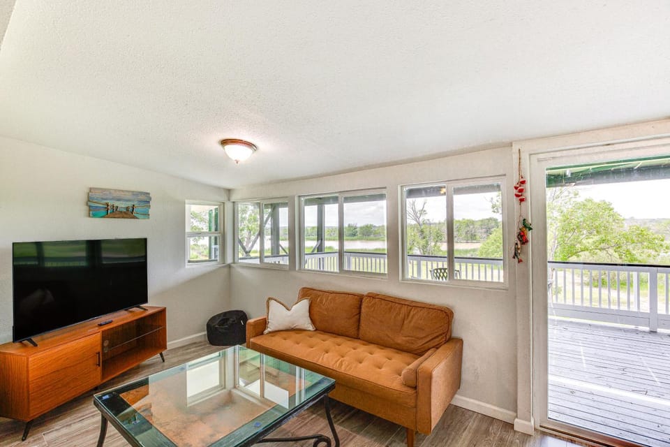 Granbury Home w/ Lake Views ~ 6 Mi to Boat Launch! House in Texas