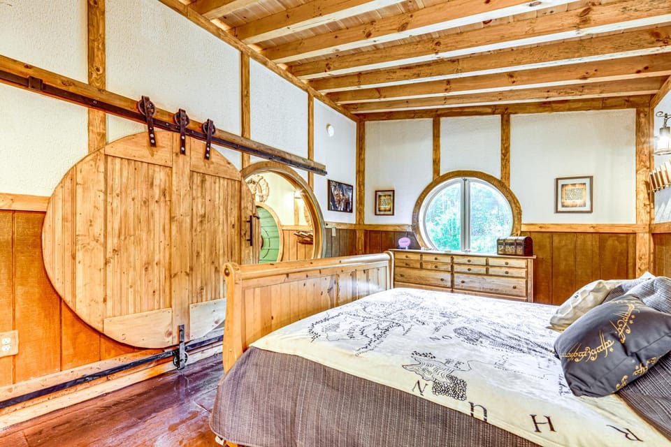 Magical 2BR Hobbit Themed House near Gatlinburg House in Cosby