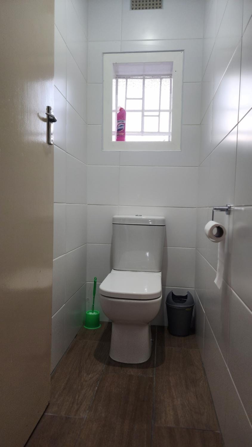 Toilet, bidet