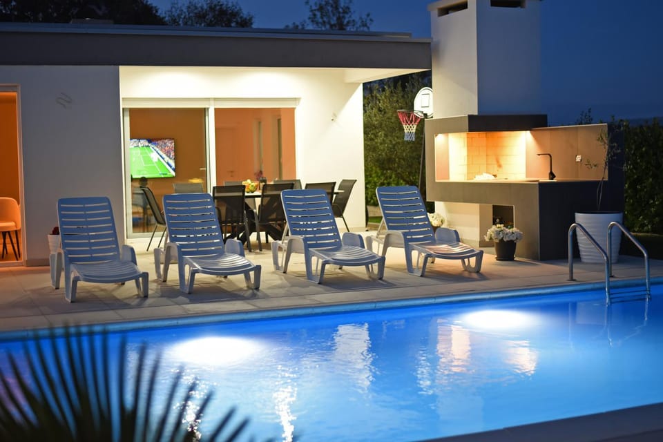 Property building, Patio, Swimming pool, sunbed