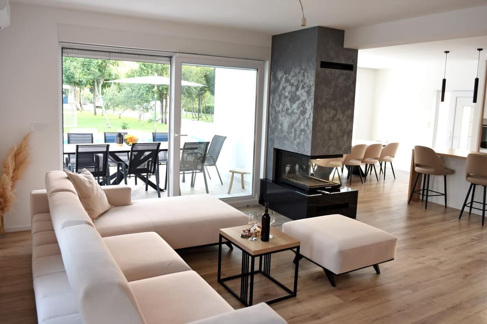 Kitchen or kitchenette, Living room, Seating area