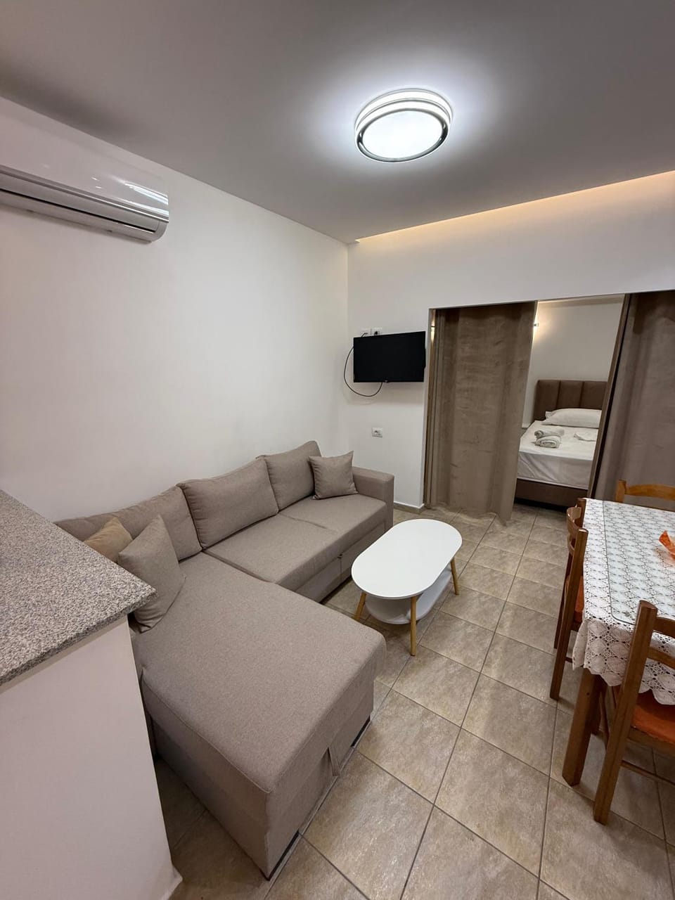 Communal lounge/ TV room, TV and multimedia, Living room, Photo of the whole room, air conditioner