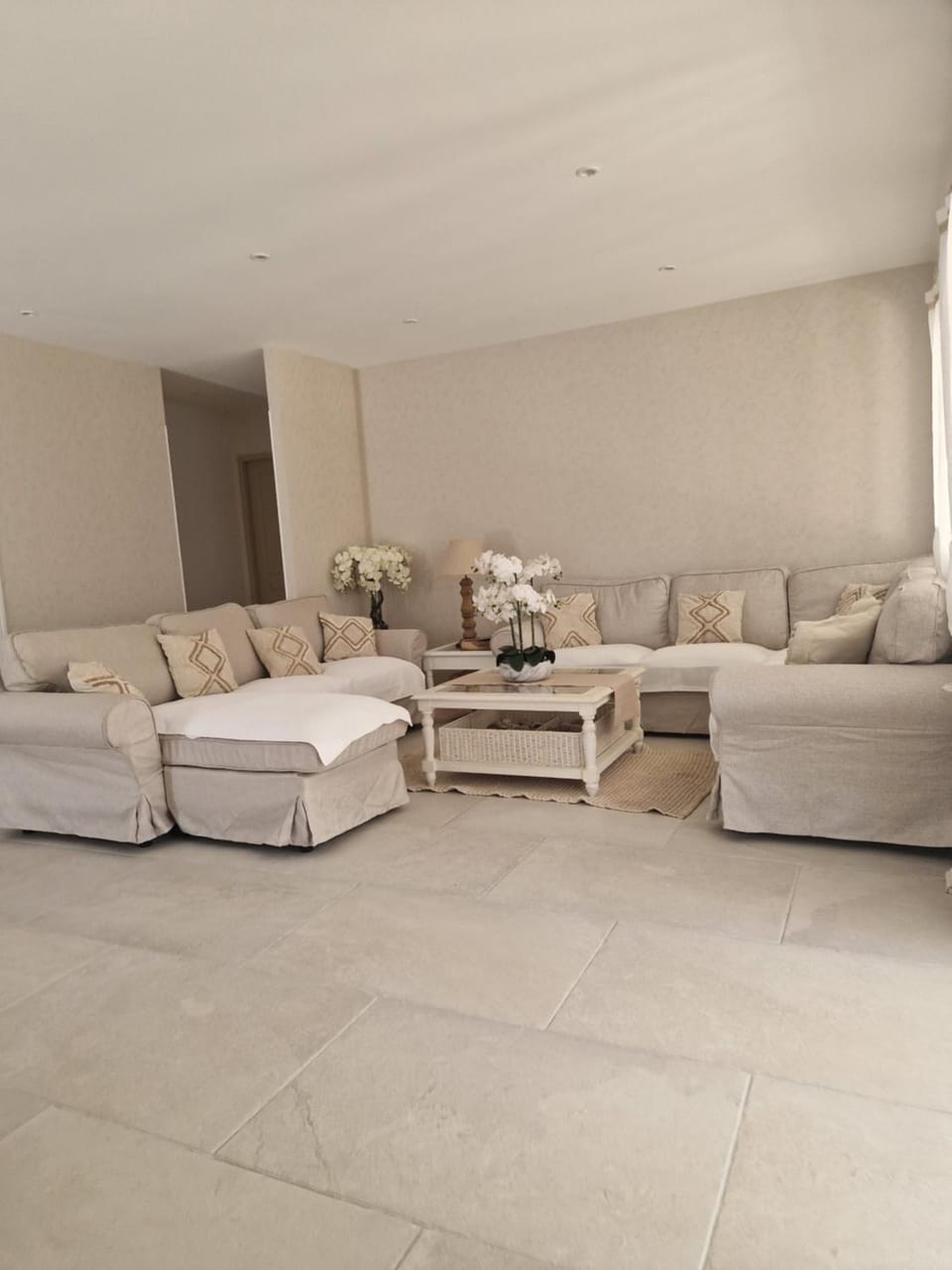 Communal lounge/ TV room, Living room, Seating area