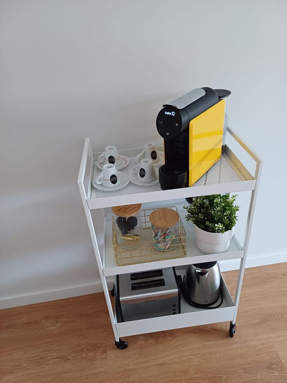 Coffee/tea facilities, toaster