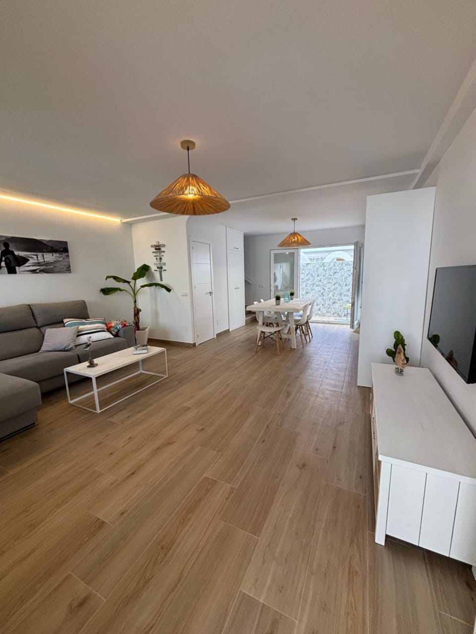 Living room, Dining area
