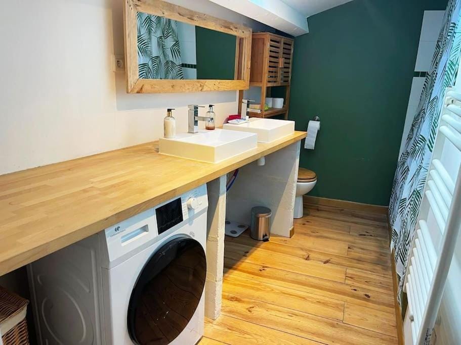 Bathroom, washing machine