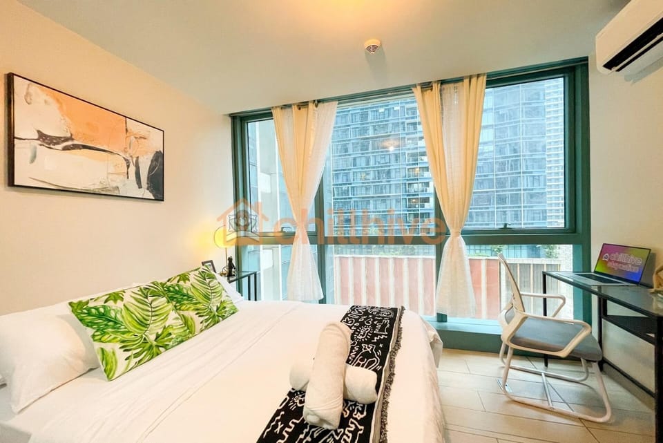 Chic BGC Condo Across Uptown Mall #ournw9b House in Makati