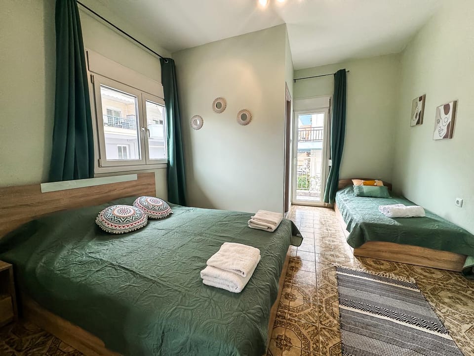 Bed, Photo of the whole room, Bedroom, towels