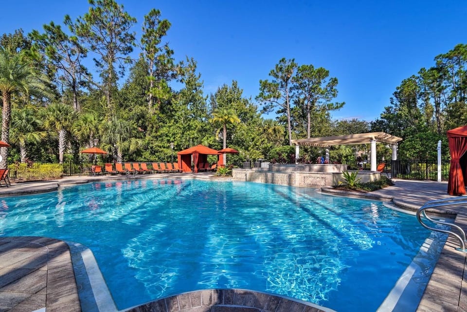 7 Mi to Disney: Davenport Townhome w/ Patio & Pool House in Four Corners