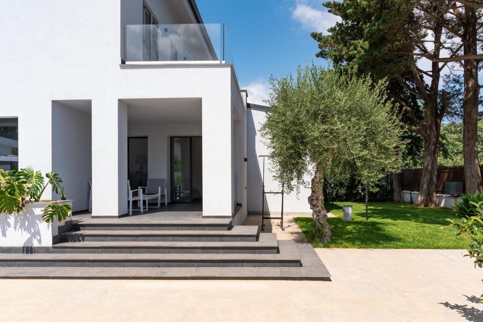 Property building, Garden, Garden view