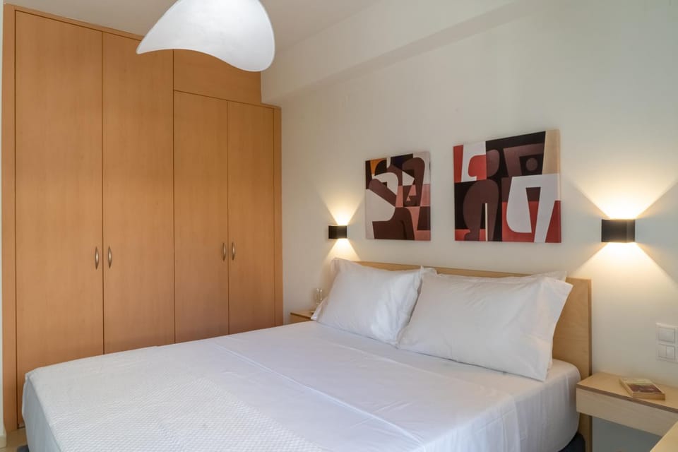Bed, Photo of the whole room, Decorative detail, Bedroom, wardrobe