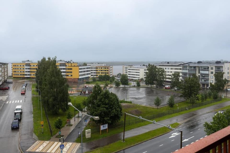 Day, Neighbourhood, Natural landscape, City view, Street view, Location