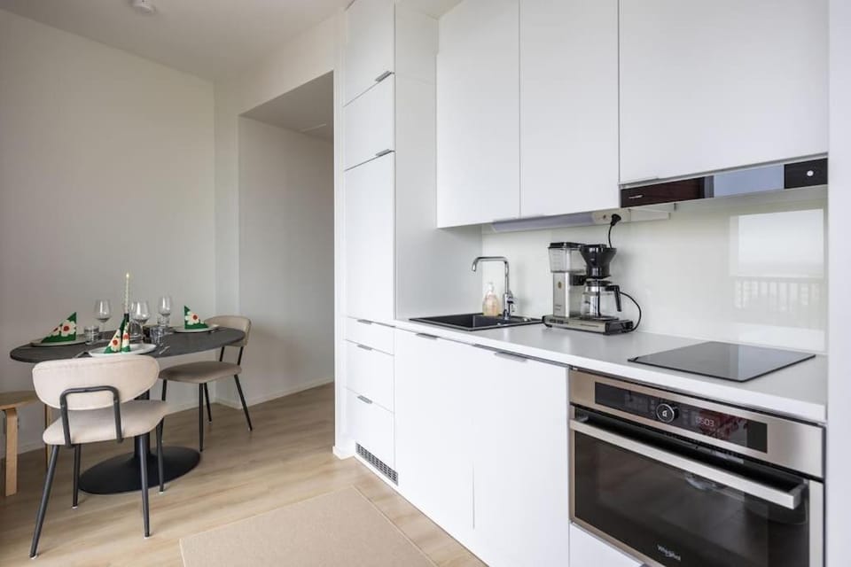 Kitchen or kitchenette, Dining area, dishwasher, oven