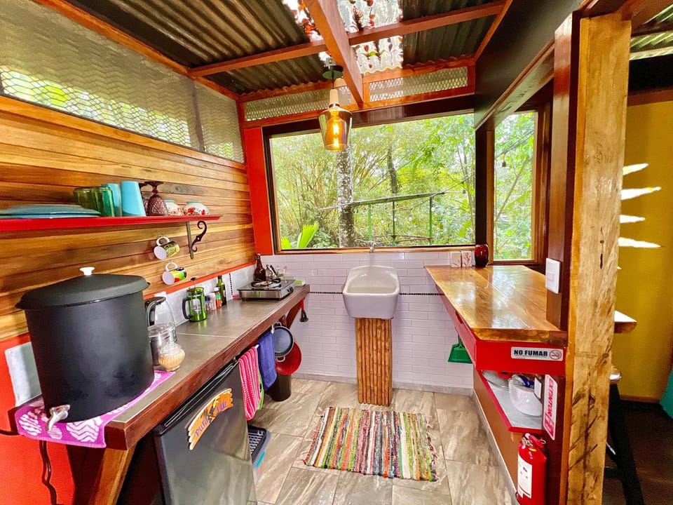Kitchen or kitchenette, pet friendly, stove